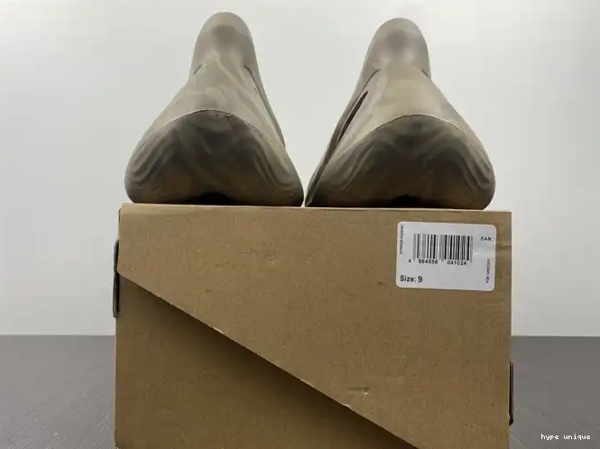 hype Stone RNNR Sage Adidas Foam Yeezy GX4472 0511